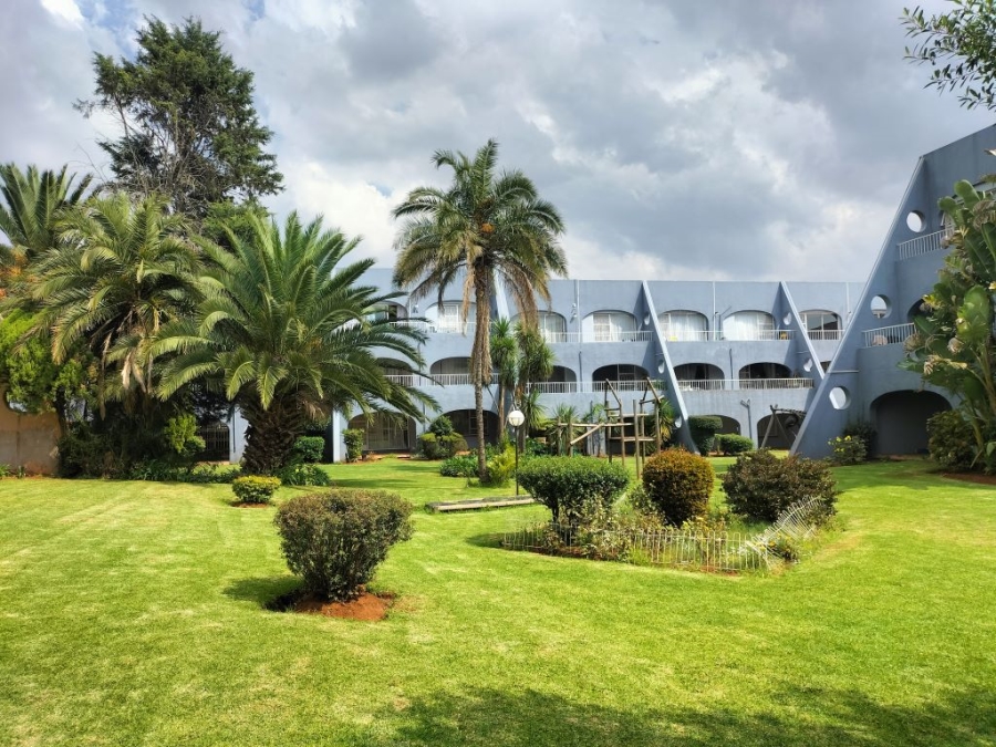 2 Bedroom Property for Sale in Florida Lake Gauteng