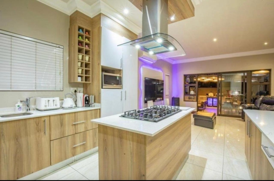 4 Bedroom Property for Sale in Blue Hills Gauteng