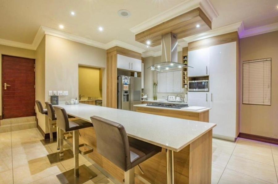 4 Bedroom Property for Sale in Blue Hills Gauteng