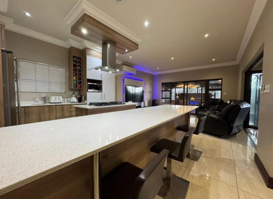 4 Bedroom Property for Sale in Blue Hills Gauteng