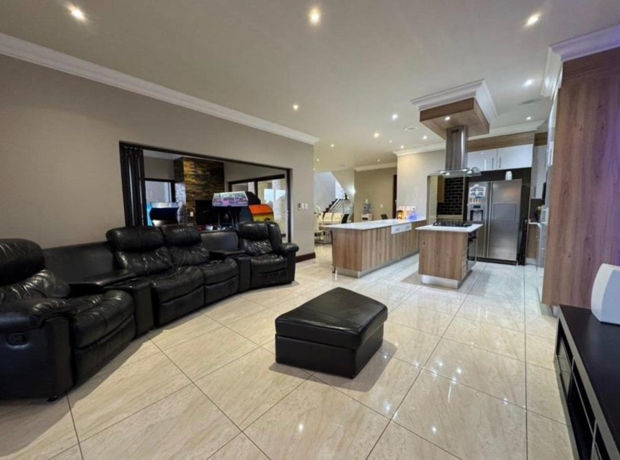 4 Bedroom Property for Sale in Blue Hills Gauteng