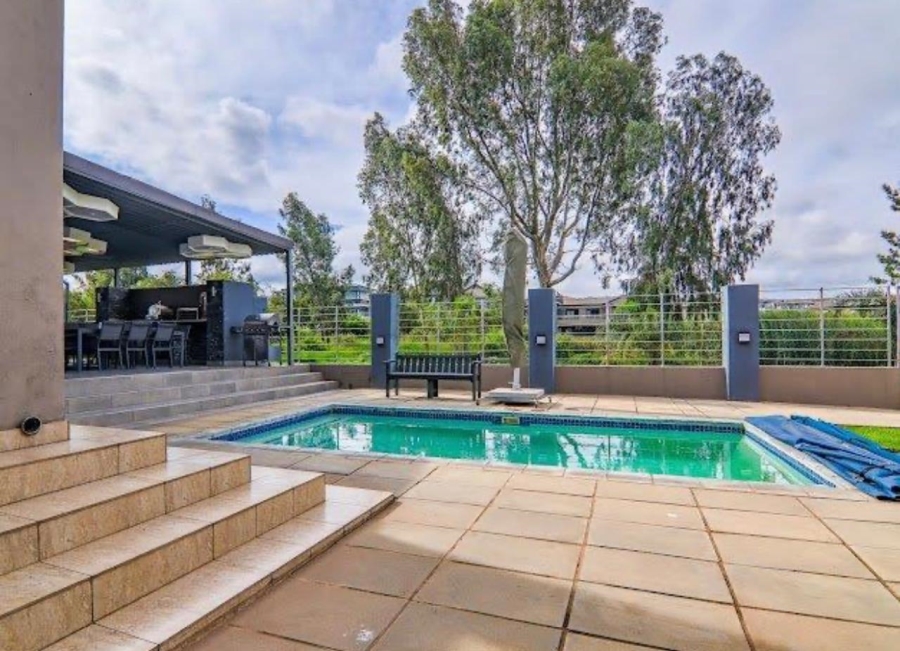 4 Bedroom Property for Sale in Blue Hills Gauteng