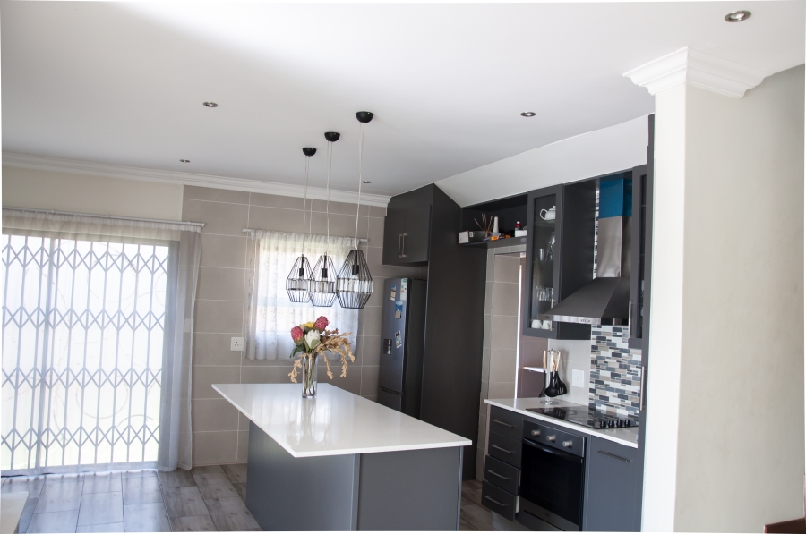 3 Bedroom Property for Sale in Thatchfield Estate Gauteng