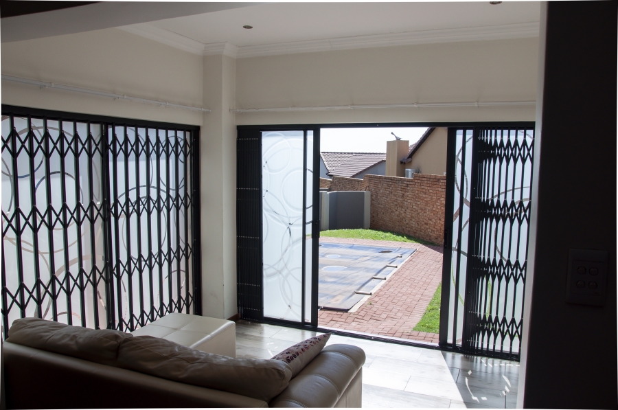 3 Bedroom Property for Sale in Thatchfield Estate Gauteng