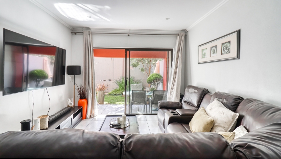 To Let 2 Bedroom Property for Rent in Sunninghill Gauteng