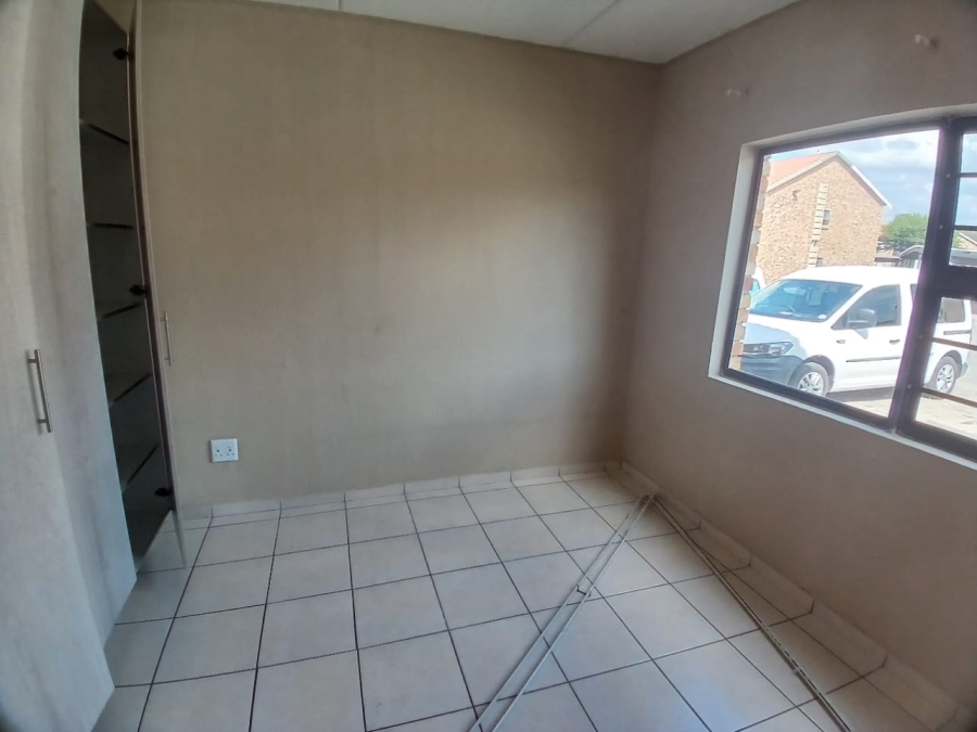 To Let 2 Bedroom Property for Rent in Karenpark Gauteng