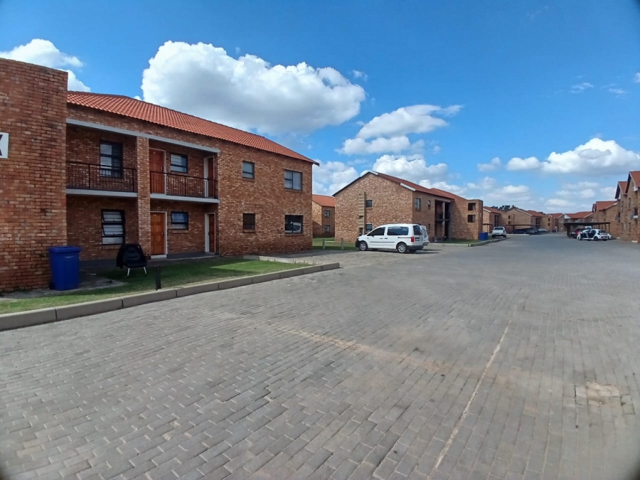 To Let 2 Bedroom Property for Rent in Karenpark Gauteng