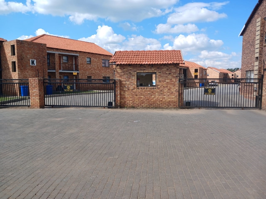 To Let 2 Bedroom Property for Rent in Karenpark Gauteng
