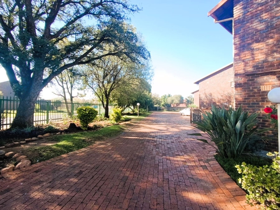 3 Bedroom Property for Sale in Brackenhurst Gauteng