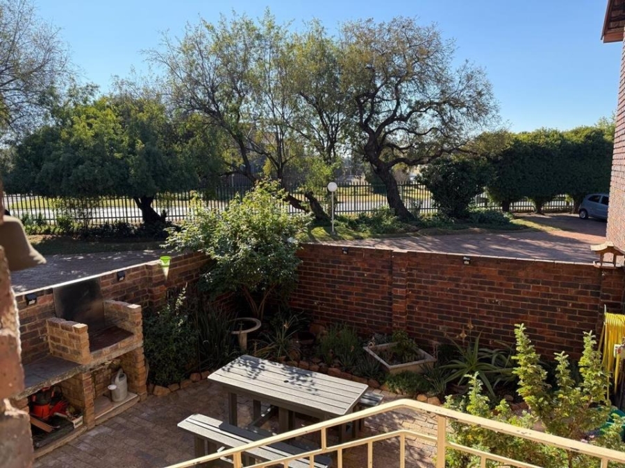 3 Bedroom Property for Sale in Brackenhurst Gauteng
