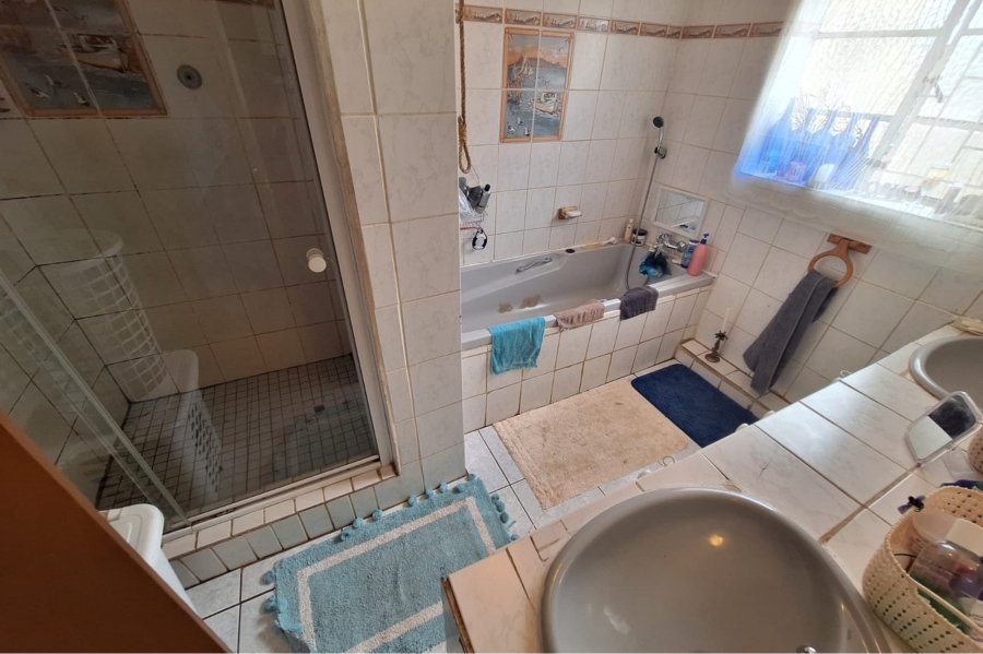 4 Bedroom Property for Sale in Selection Park Gauteng