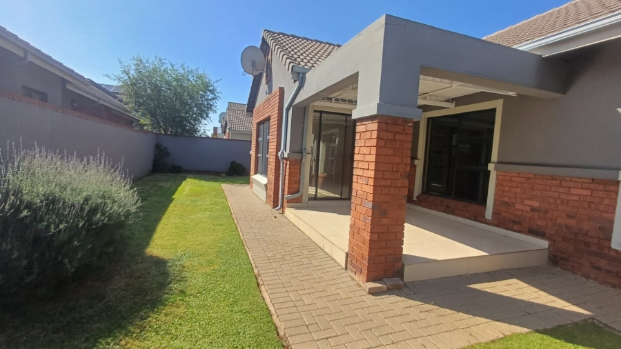 To Let 3 Bedroom Property for Rent in Meyersdal Gauteng