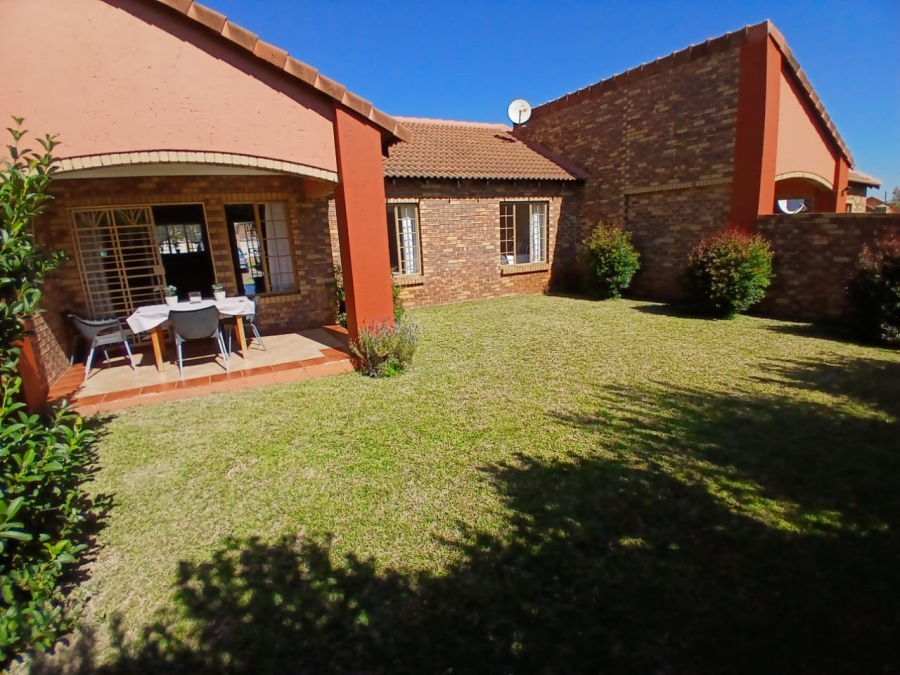 To Let 3 Bedroom Property for Rent in Equestria Gauteng