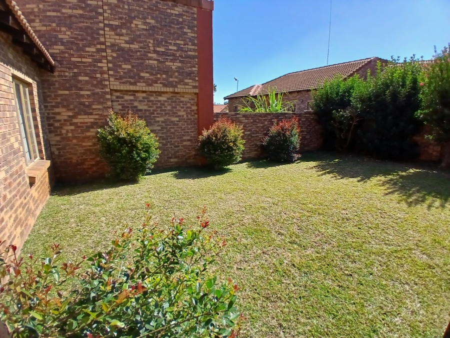 To Let 3 Bedroom Property for Rent in Equestria Gauteng
