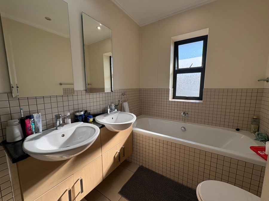 To Let 2 Bedroom Property for Rent in Sandown Gauteng