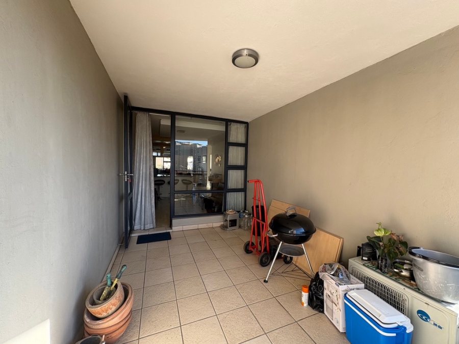 To Let 2 Bedroom Property for Rent in Sandown Gauteng