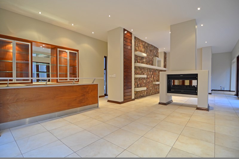 To Let 5 Bedroom Property for Rent in Benmore Gardens Gauteng