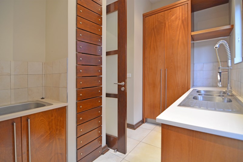 To Let 5 Bedroom Property for Rent in Benmore Gardens Gauteng