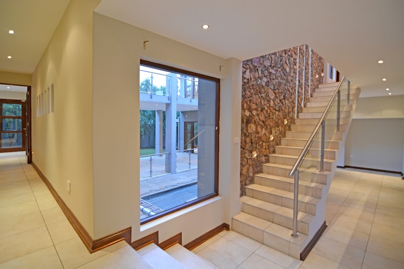 To Let 5 Bedroom Property for Rent in Benmore Gardens Gauteng