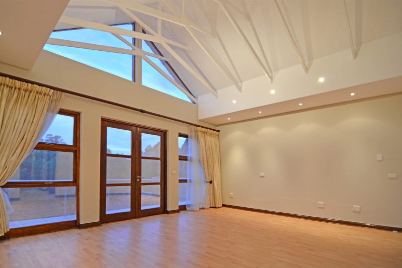 To Let 5 Bedroom Property for Rent in Benmore Gardens Gauteng