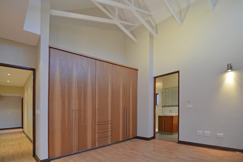 To Let 5 Bedroom Property for Rent in Benmore Gardens Gauteng
