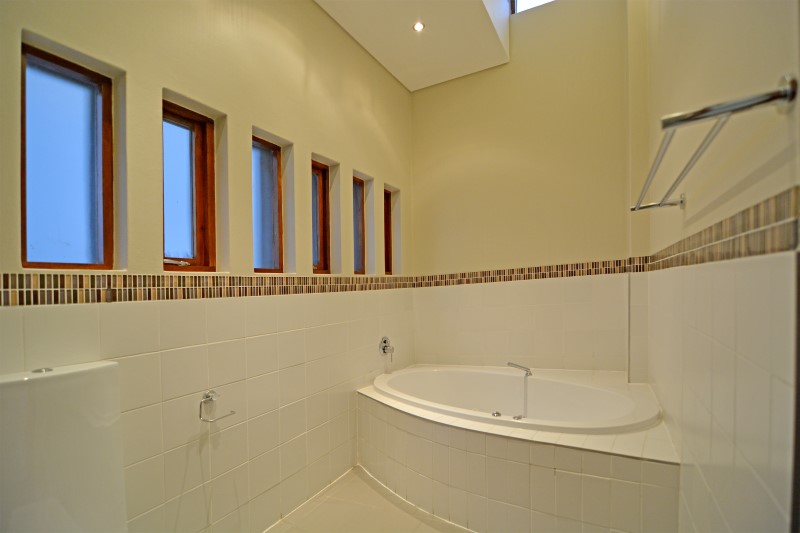 To Let 5 Bedroom Property for Rent in Benmore Gardens Gauteng