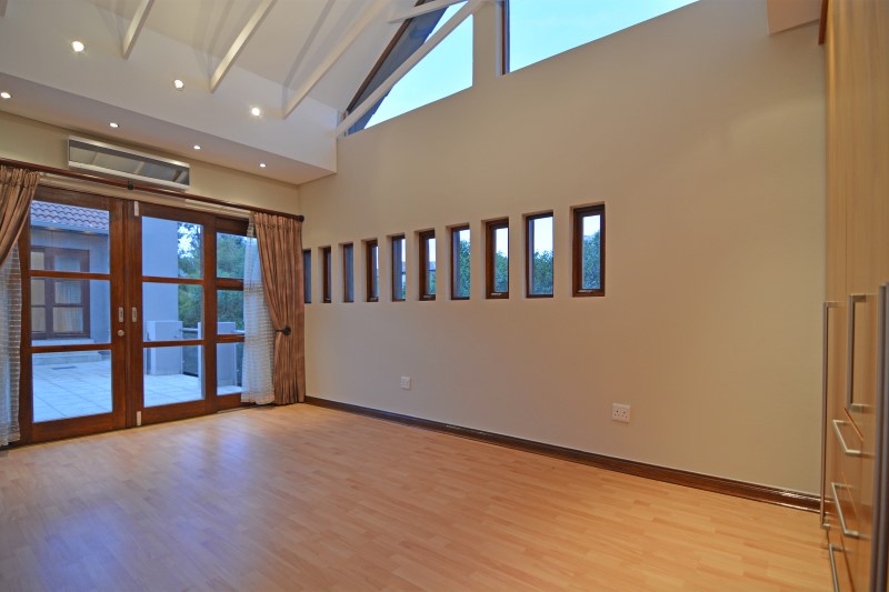 To Let 5 Bedroom Property for Rent in Benmore Gardens Gauteng