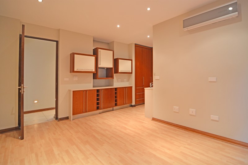 To Let 5 Bedroom Property for Rent in Benmore Gardens Gauteng
