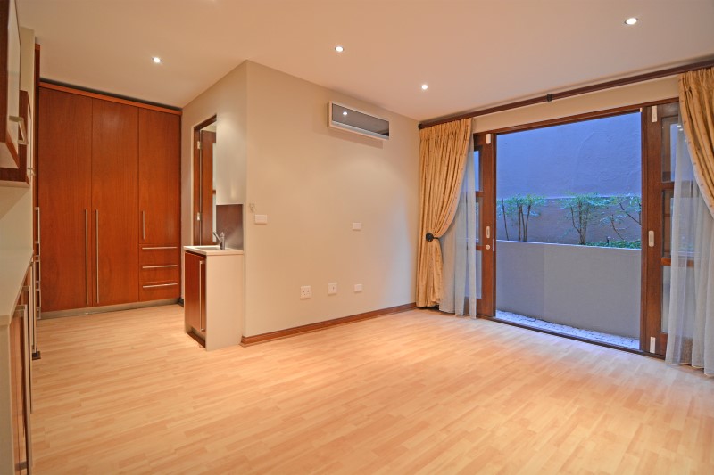 To Let 5 Bedroom Property for Rent in Benmore Gardens Gauteng
