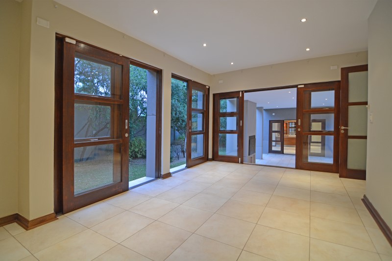 To Let 5 Bedroom Property for Rent in Benmore Gardens Gauteng
