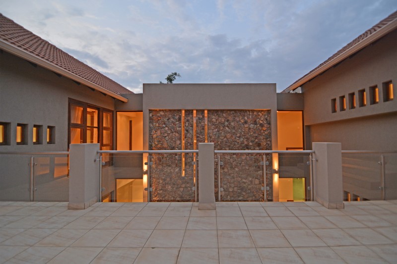 To Let 5 Bedroom Property for Rent in Benmore Gardens Gauteng