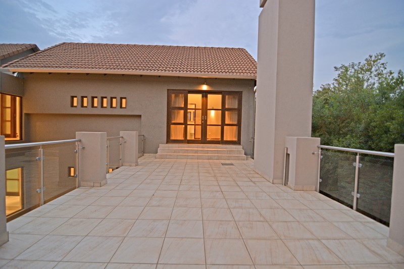 To Let 5 Bedroom Property for Rent in Benmore Gardens Gauteng
