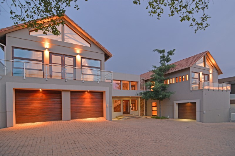To Let 5 Bedroom Property for Rent in Benmore Gardens Gauteng