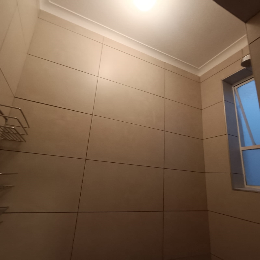 To Let 2 Bedroom Property for Rent in Linden Gauteng