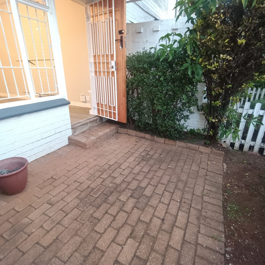 To Let 2 Bedroom Property for Rent in Linden Gauteng