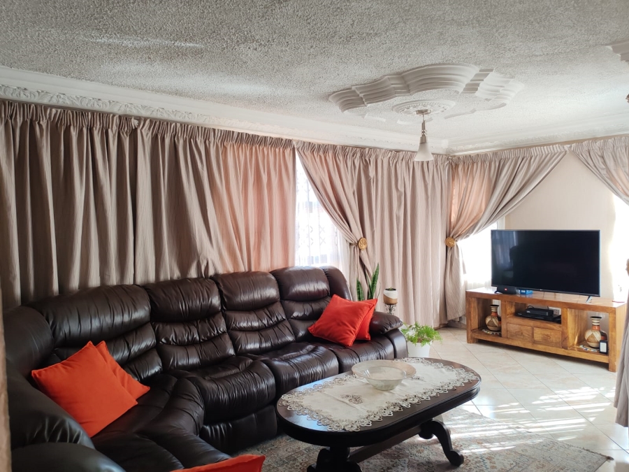 5 Bedroom Property for Sale in Cosmo City Gauteng
