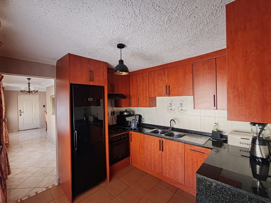5 Bedroom Property for Sale in Cosmo City Gauteng
