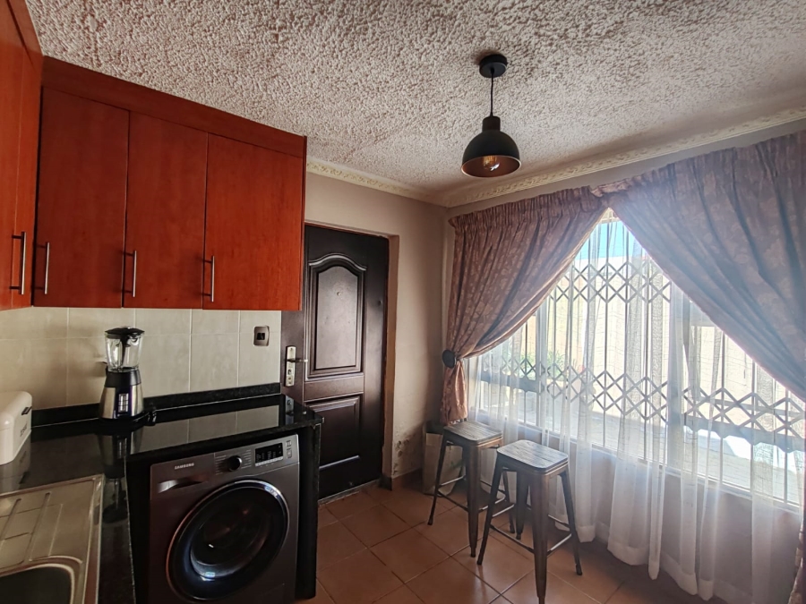 5 Bedroom Property for Sale in Cosmo City Gauteng