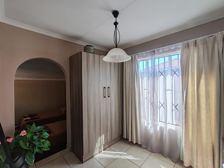 5 Bedroom Property for Sale in Cosmo City Gauteng