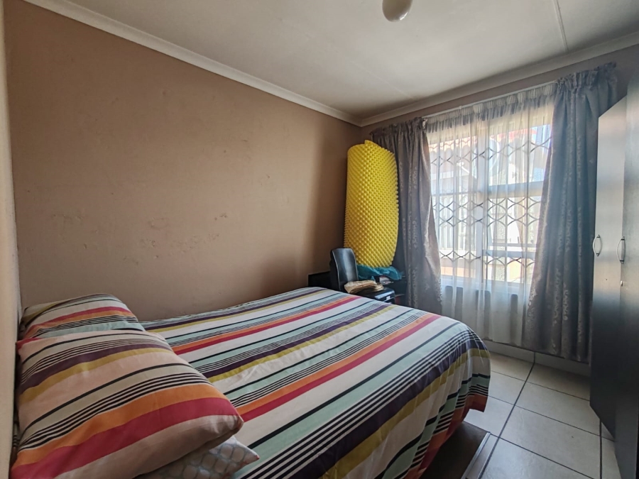 5 Bedroom Property for Sale in Cosmo City Gauteng