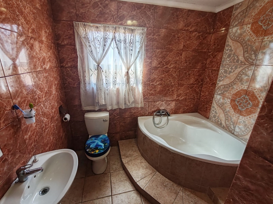 5 Bedroom Property for Sale in Cosmo City Gauteng