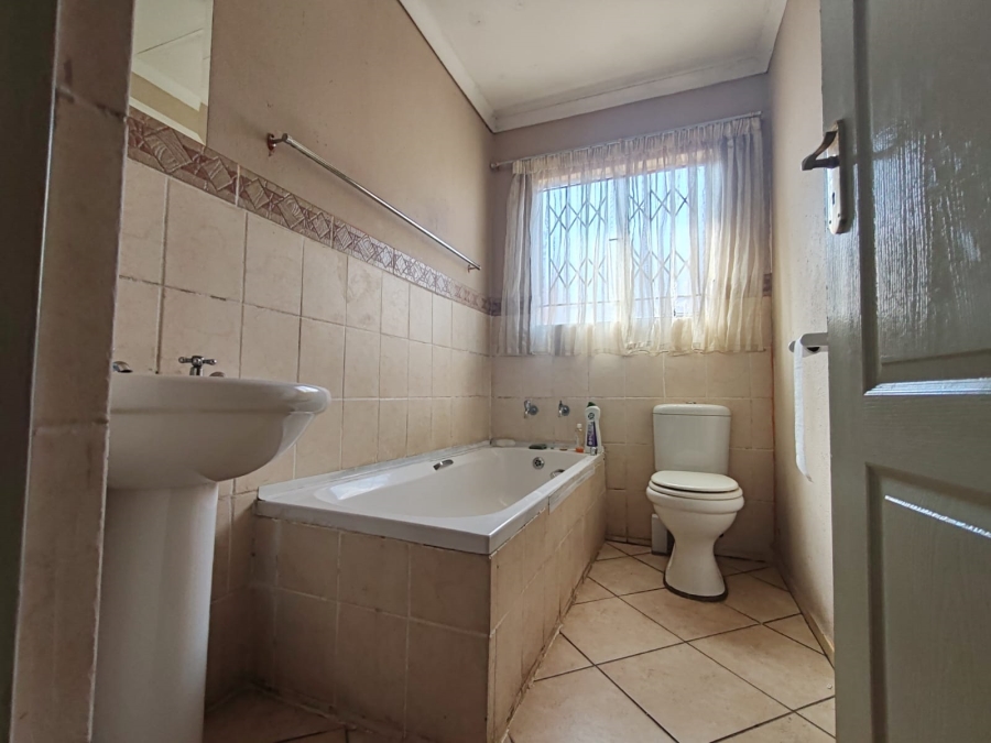 5 Bedroom Property for Sale in Cosmo City Gauteng