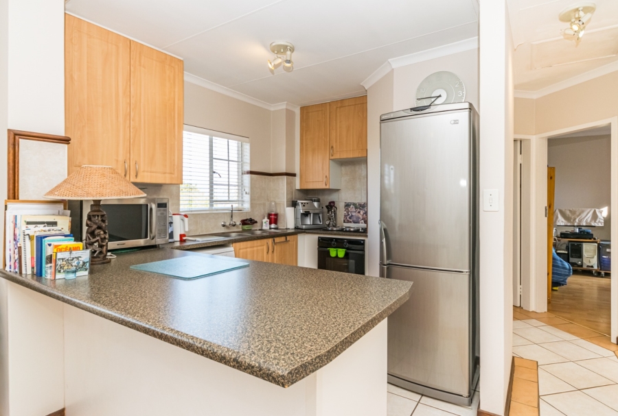 2 Bedroom Property for Sale in Die Hoewes Gauteng