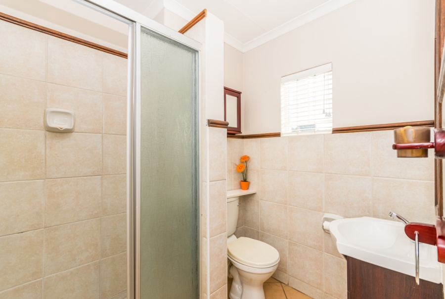 2 Bedroom Property for Sale in Die Hoewes Gauteng
