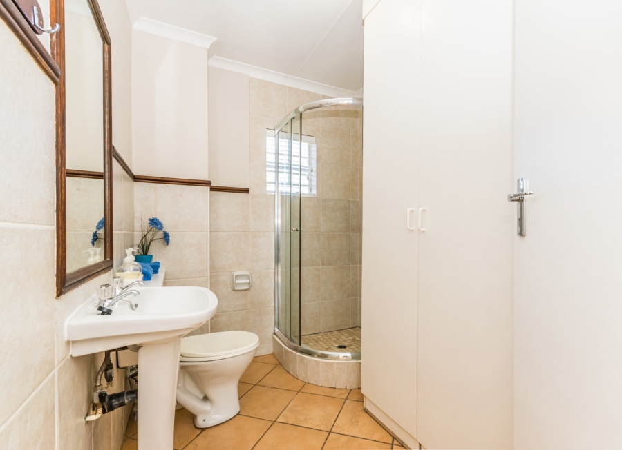 2 Bedroom Property for Sale in Die Hoewes Gauteng