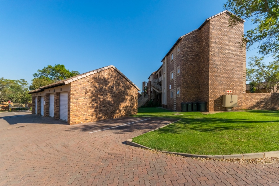 2 Bedroom Property for Sale in Die Hoewes Gauteng