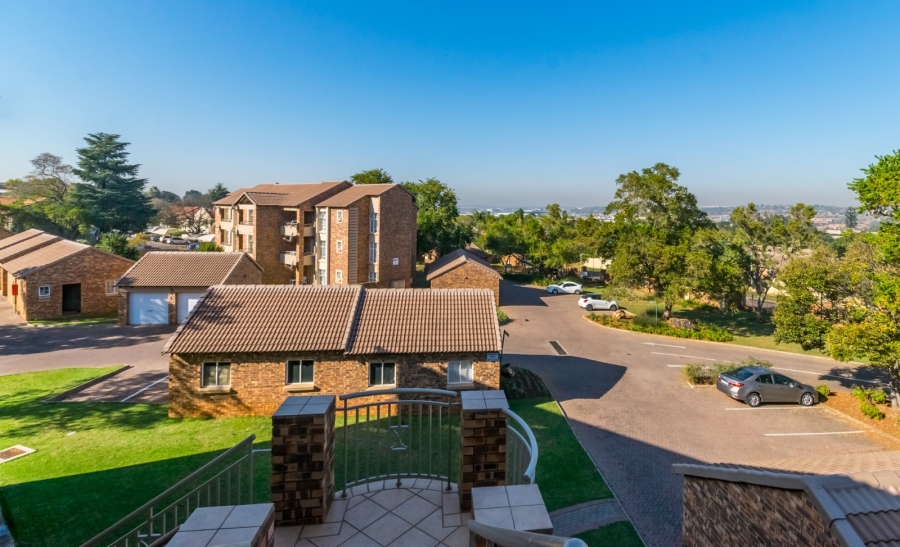 2 Bedroom Property for Sale in Die Hoewes Gauteng