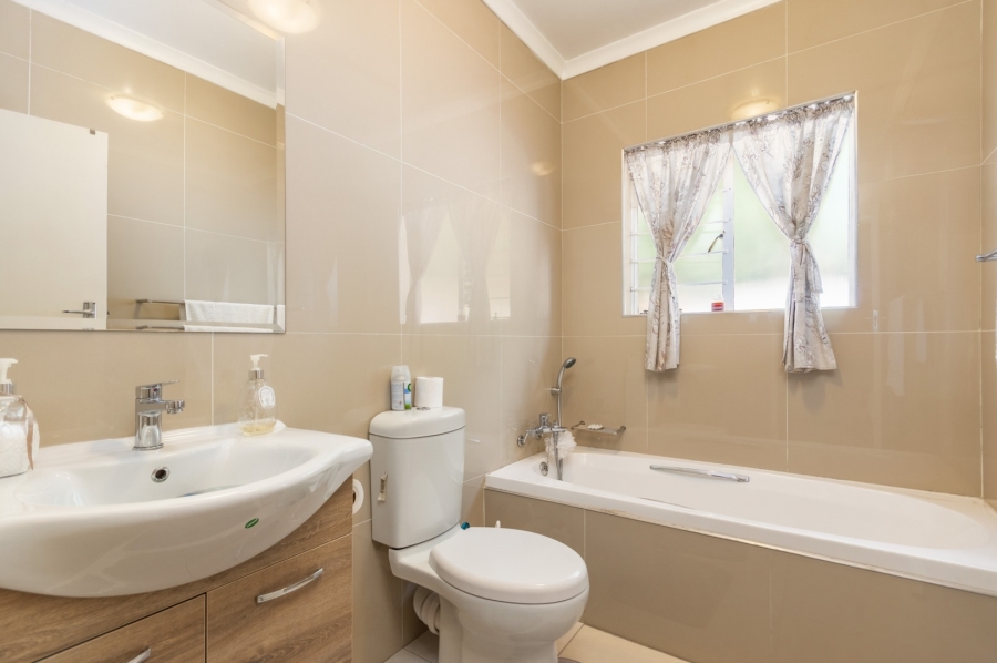 To Let 3 Bedroom Property for Rent in Bryanston Gauteng