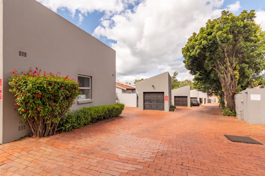To Let 3 Bedroom Property for Rent in Bryanston Gauteng