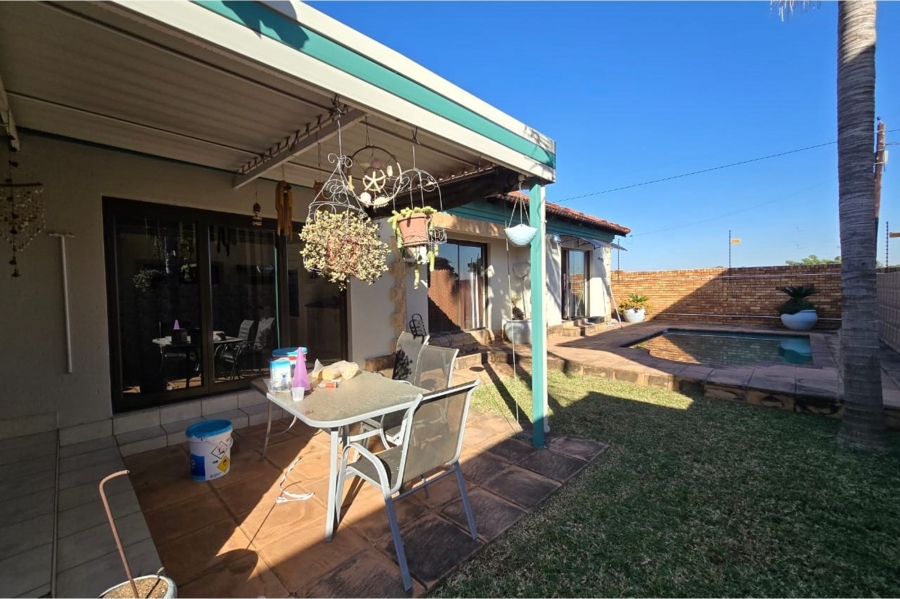 3 Bedroom Property for Sale in Rose Acres Estate Gauteng